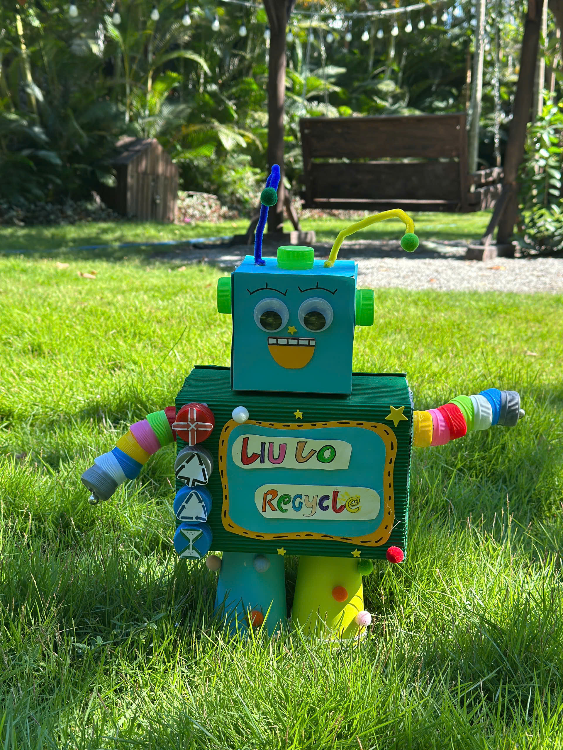 recycling art in liulo kids workshop 4